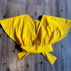 Cropped bow back top